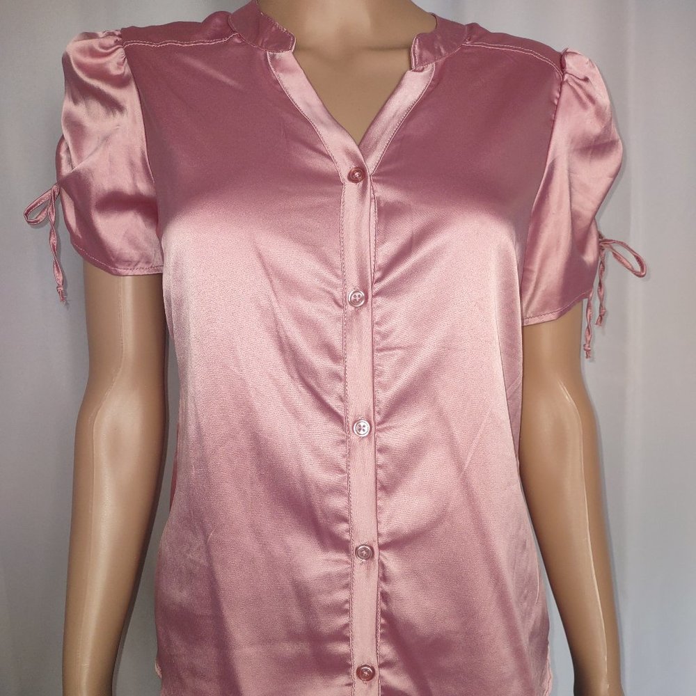 No Boundaries  Barbie pink short sleeve button up shirt size M (7-9)